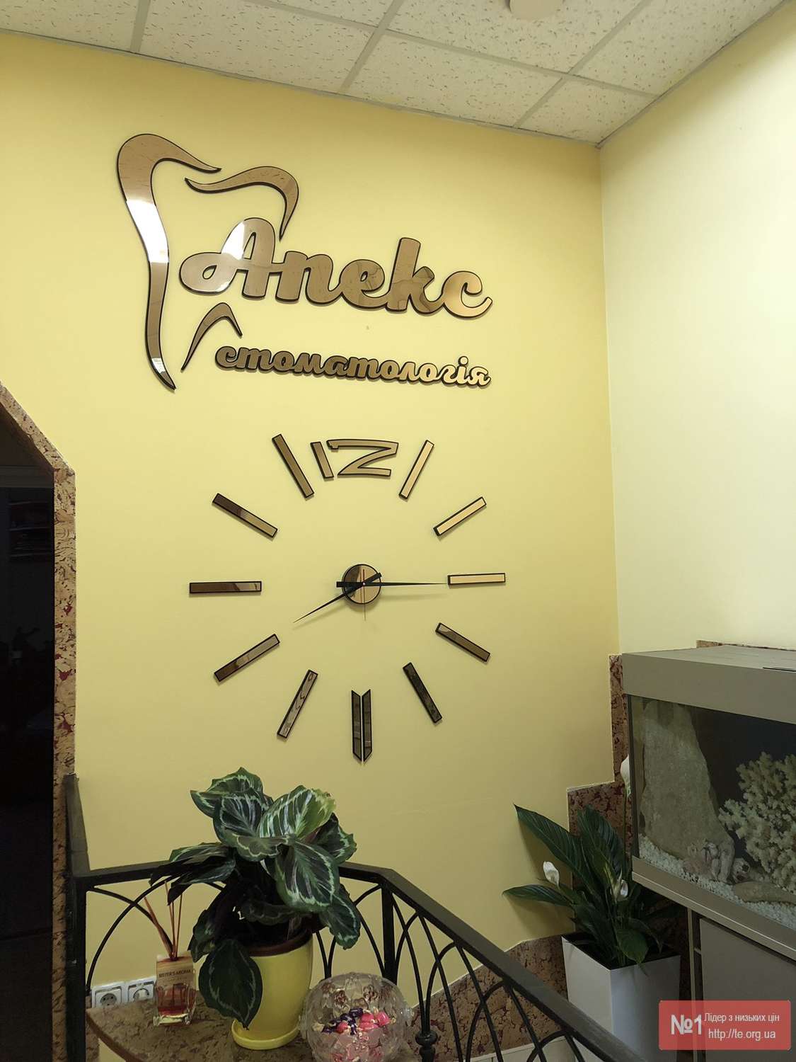 Виготовлення 3D логотипу та настінного годинника у стоматологію Апекс