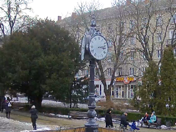 бульвар Т.Г.Шевченка - тристоронній годинник