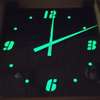 Настінний годинник з люмінесцентими цифрами, світится у темряві - Time Decor 831 - Картинка 3